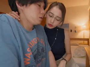 Cô nàng Foxy Di dễ thương và ngầu bị một con cặc to đụ vào mông