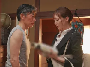 Bạn gái ngực khủng "Nhiều nước quá~ Ah! Chậm lại nào... Bộ ngực khủng này hấp dẫn quá! Tôi sắp xuất tinh..." Bạn gái xinh đẹp bị quan hệ không dùng bao cao su tại nhà...