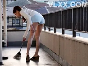 Vợ ra ngoài, chống lén đụ em gái vợ